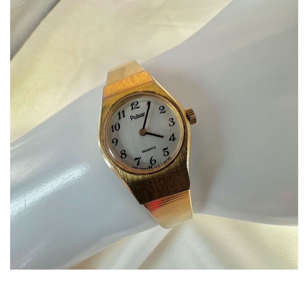 Pulsar gold tone stainless steel vintage watch